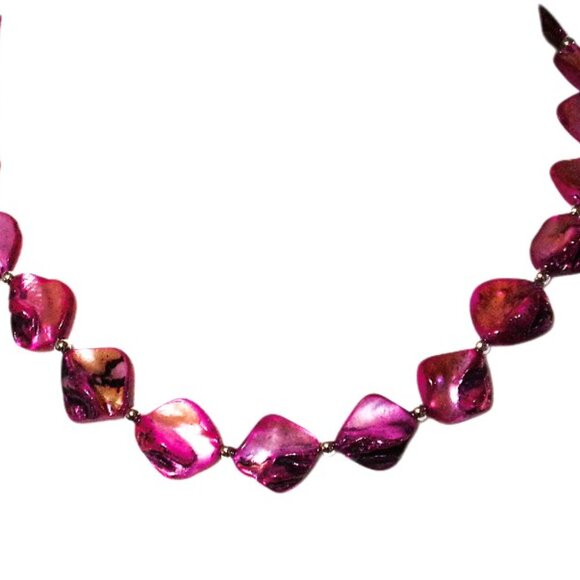 Purple shell bead necklace made with natural shape shell beads and silver beads - Picture 8 of 11